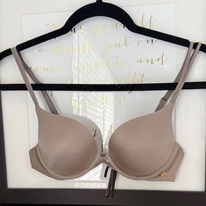 Victorias secret very sexy push-up bra 32B
